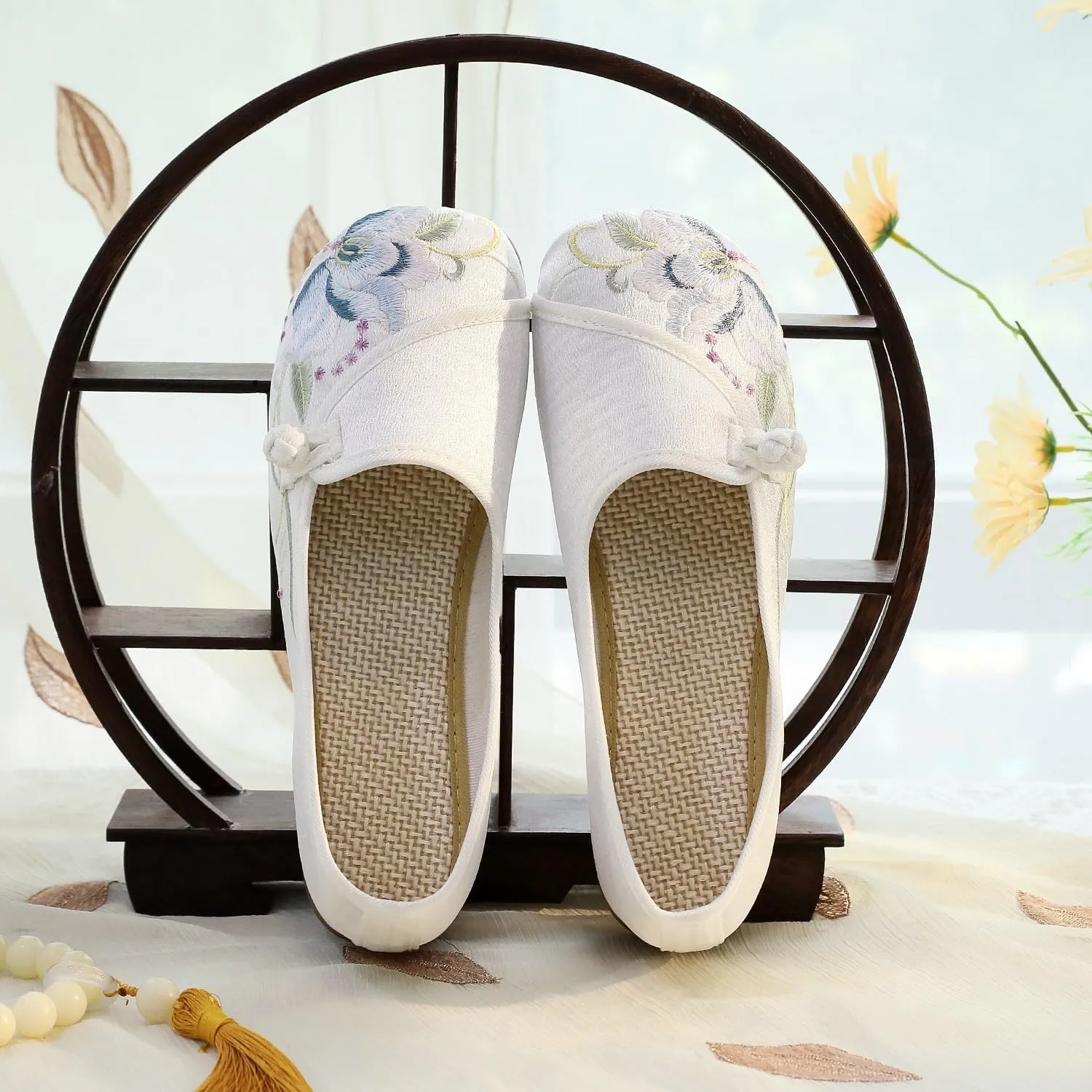 2025 Elegant Floral Handmade Embroidered Shoes for Women Retro Classic Mary Jane Shoes Traditional Chinese Style Cheongsam Hanfu Shoes Casual Walking Shoes(White,7.5)