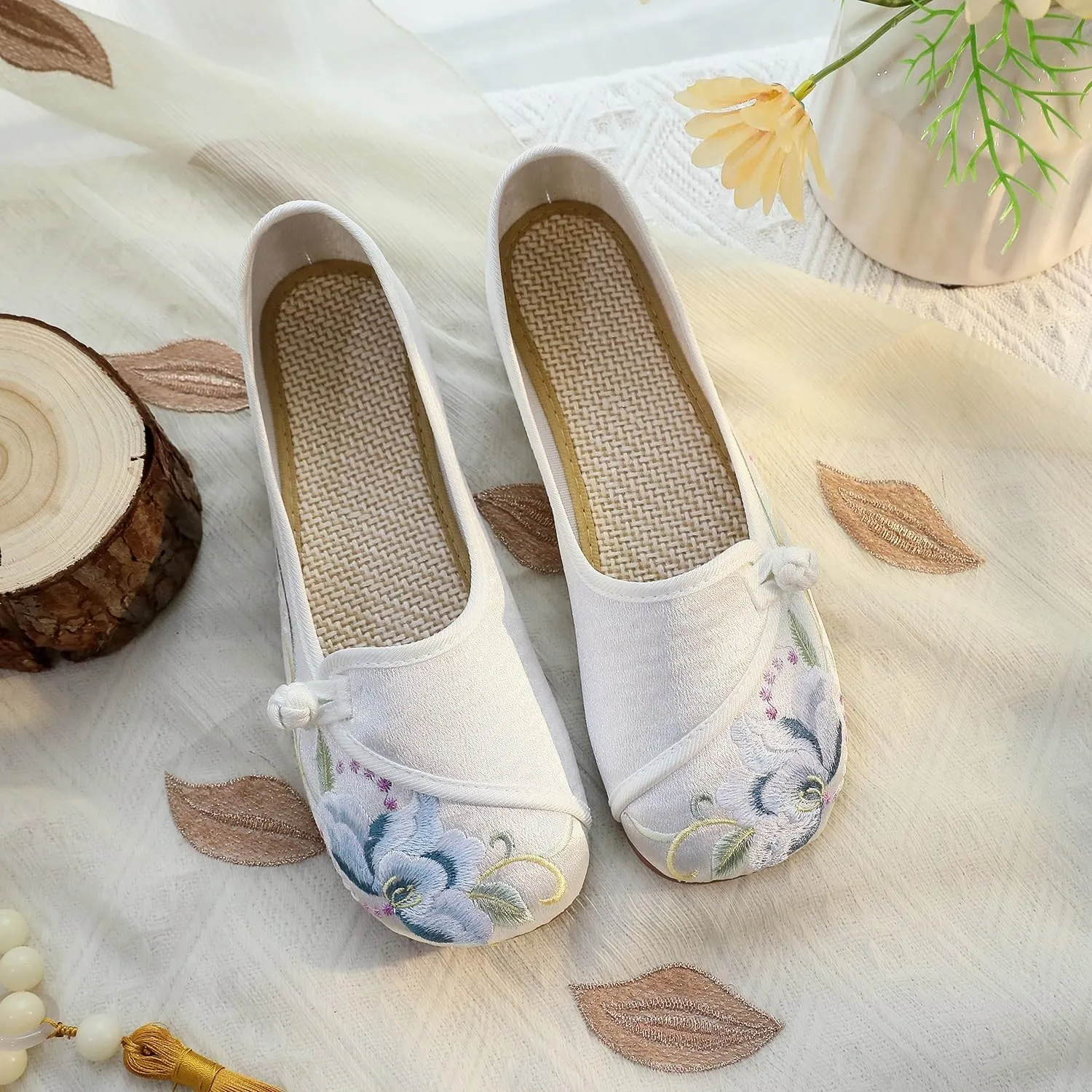 2025 Elegant Floral Handmade Embroidered Shoes for Women Retro Classic Mary Jane Shoes Traditional Chinese Style Cheongsam Hanfu Shoes Casual Walking Shoes(White,7.5)