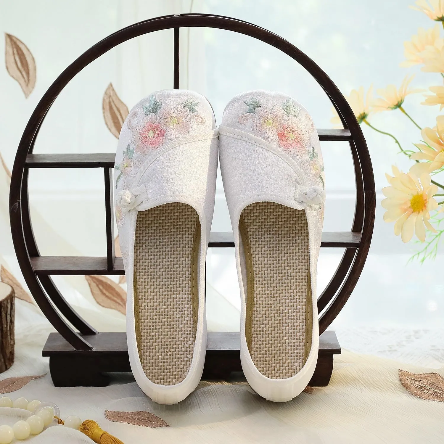 2025 Women's Chinese Style Floral Handmade Embroidered Shoes Retro Classic Mary Jane Low Heel Shoes Elegant Cheongsam Hanfu Shoes Casual Walking Shoes(White,7.5)