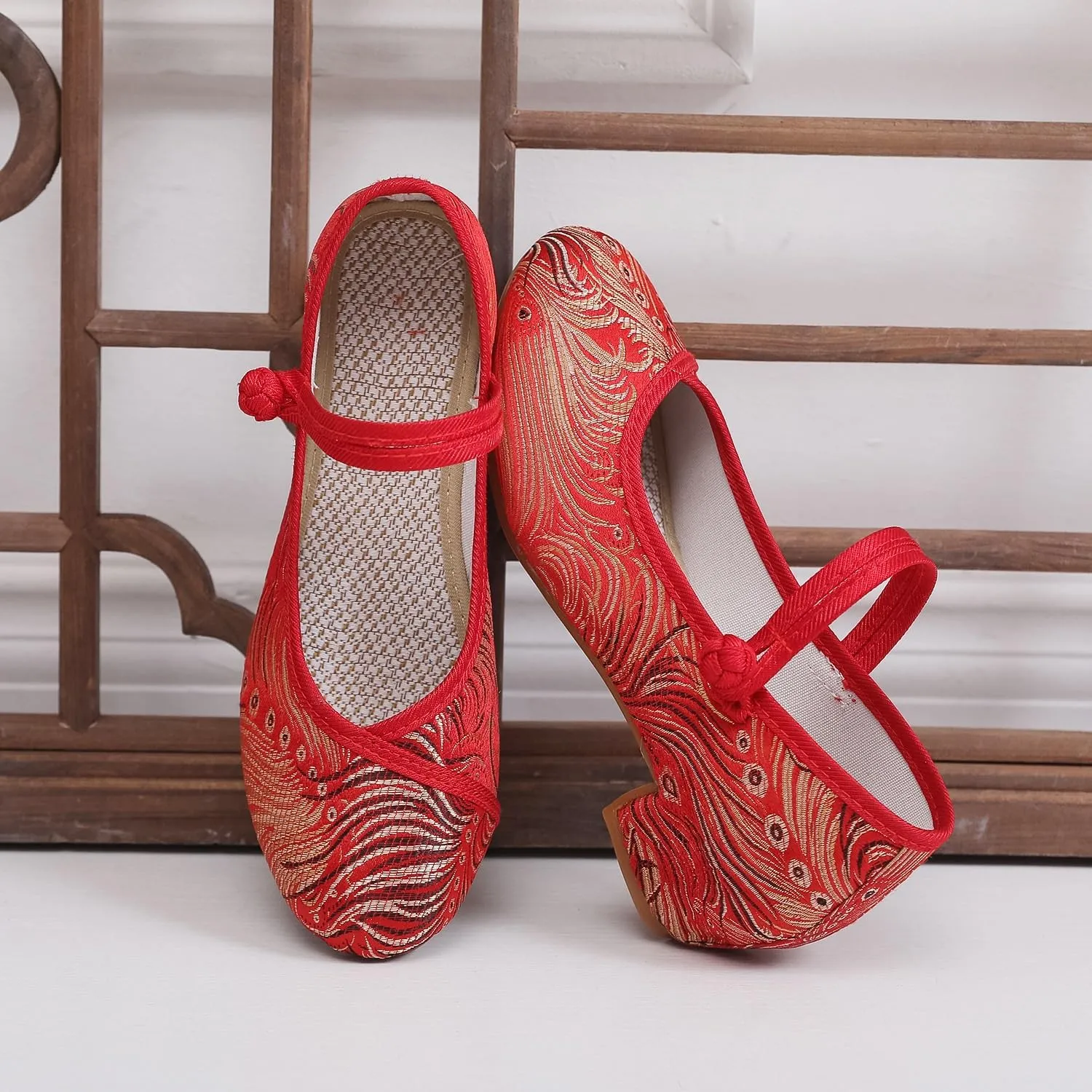 2025 Women's Ethnic Style Embroidered Shoes Casual Ankle Strap Shoes Lightweight Comfort Low Heel Work Walking Shoes Chinese Style Cheongsam Hanfu Shoes(Red,7)