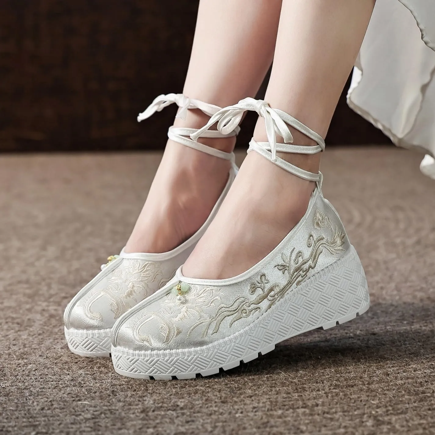 2025 Women's Exquisite Floral Handmade Embroidered Hanfu Shoes Retro Classic Thick-Soled Cheongsam Shoes Chinese Traditional Style Elegant Lace-up Shoes(B,5.5)