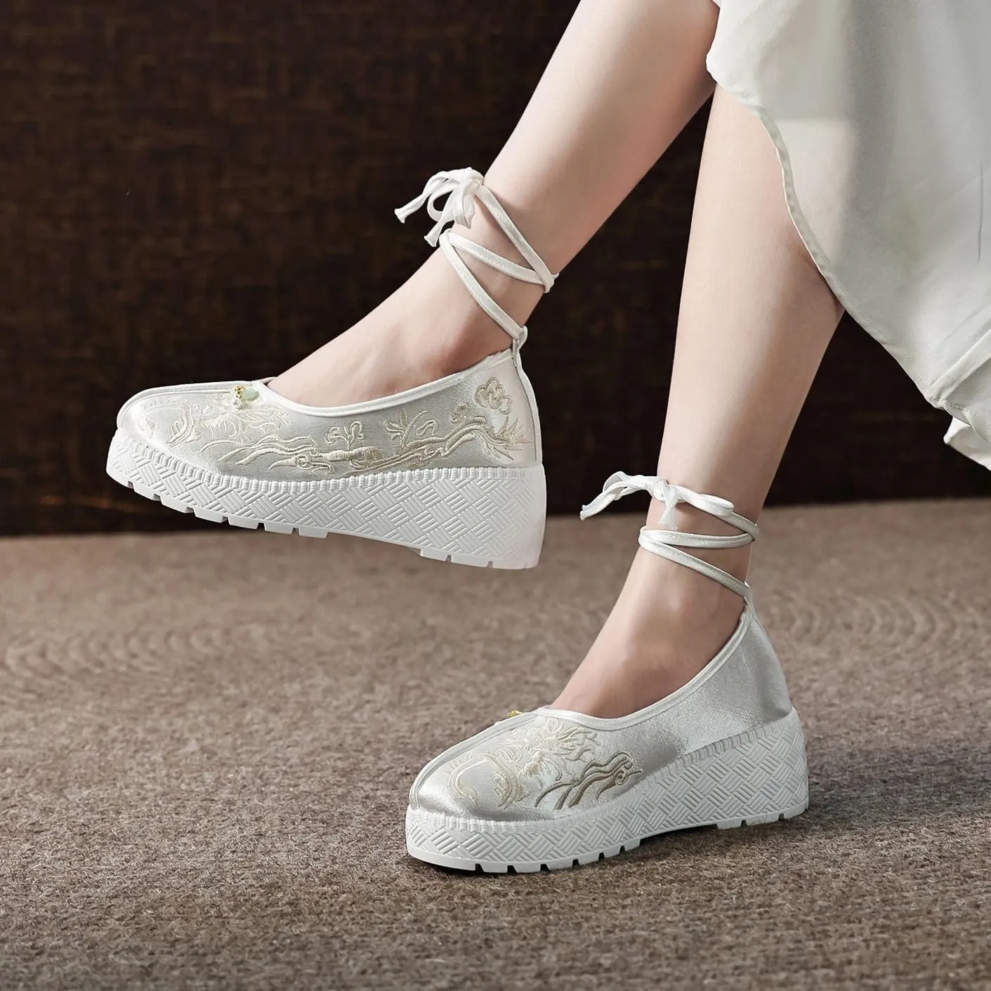 2025 Women's Exquisite Floral Handmade Embroidered Hanfu Shoes Retro Classic Thick-Soled Cheongsam Shoes Chinese Traditional Style Elegant Lace-up Shoes(B,5.5)