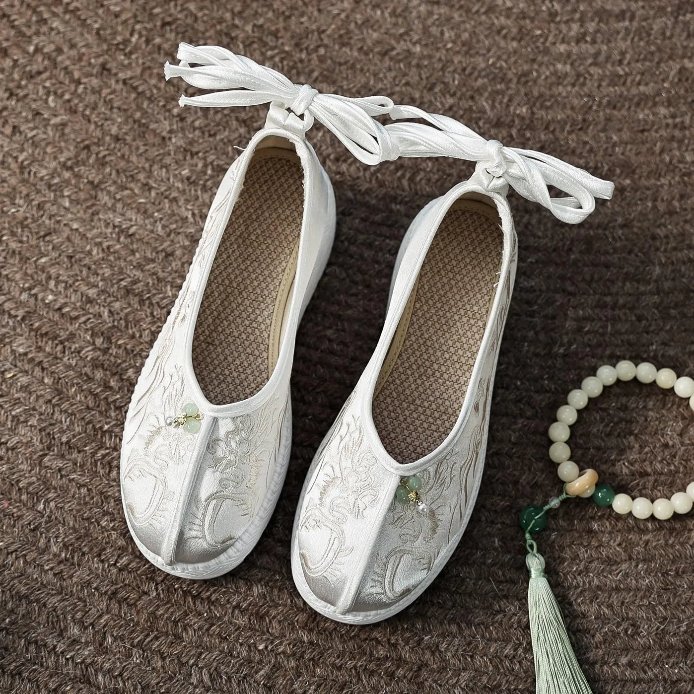 2025 Women's Exquisite Floral Handmade Embroidered Hanfu Shoes Retro Classic Thick-Soled Cheongsam Shoes Chinese Traditional Style Elegant Lace-up Shoes(B,5.5)