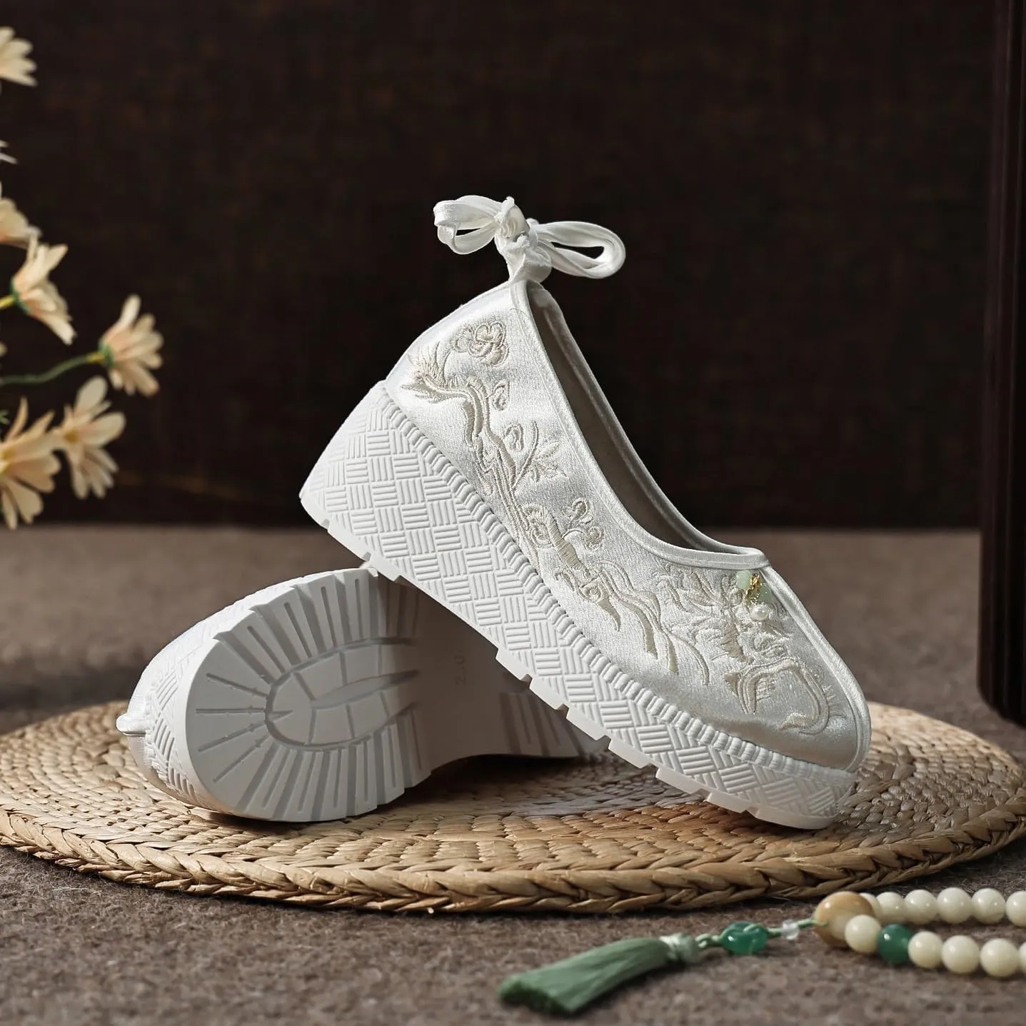 2025 Women's Exquisite Floral Handmade Embroidered Hanfu Shoes Retro Classic Thick-Soled Cheongsam Shoes Chinese Traditional Style Elegant Lace-up Shoes(B,5.5)