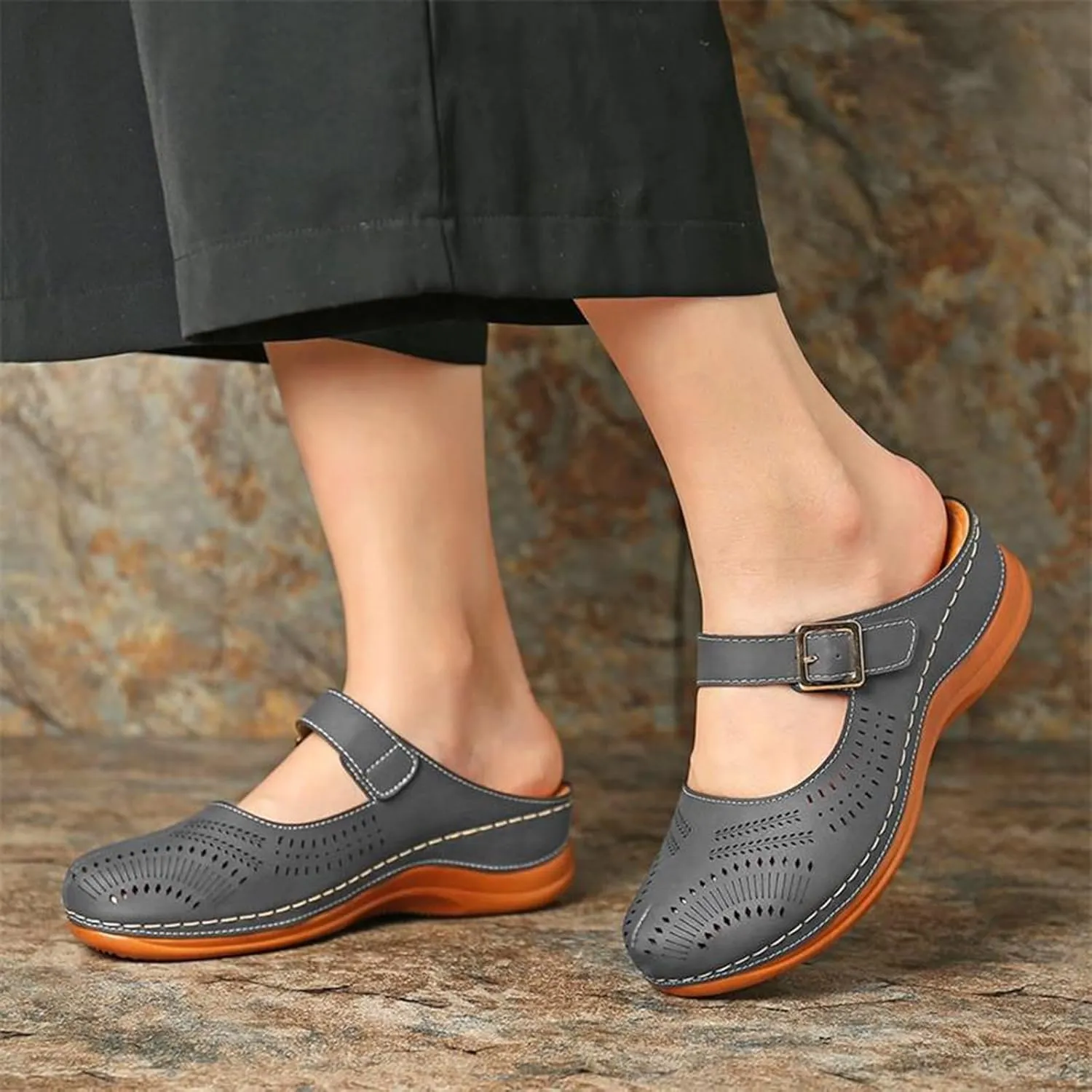 Closed Toe Slippers for Women with Arch Support Hollow Out Adjustable Orthopedic Sandals Low Wedge Shoes Comfort Wear Walking Lightweight Summer Casual Vacation Outfits 2025 Non Slip Mule