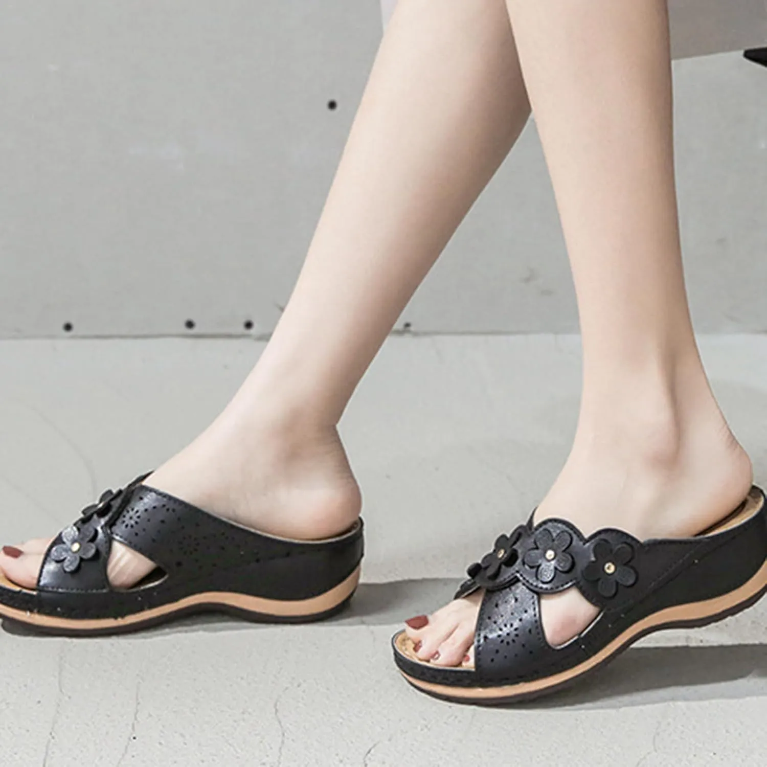 Orthopedic Sandals for Women Slip On Open Toe Slippers Outdoor Sandals Low Wedges Walking Shoes with Arch Support Vacation Beach Shoes 2025 Bohemian Sandal