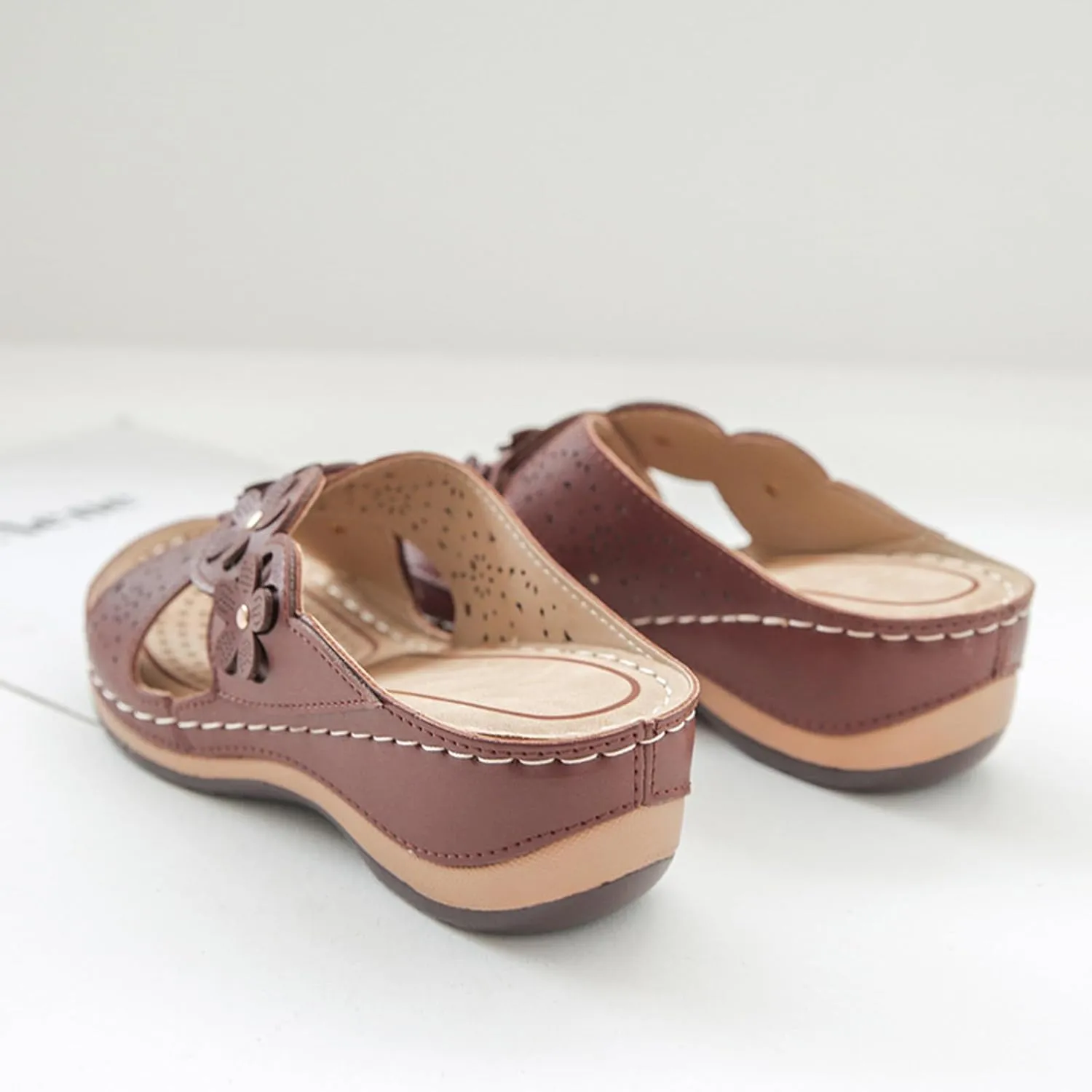 Orthopedic Sandals for Women Slip On Open Toe Slippers Outdoor Sandals Low Wedges Walking Shoes with Arch Support Vacation Beach Shoes 2025 Bohemian Sandal