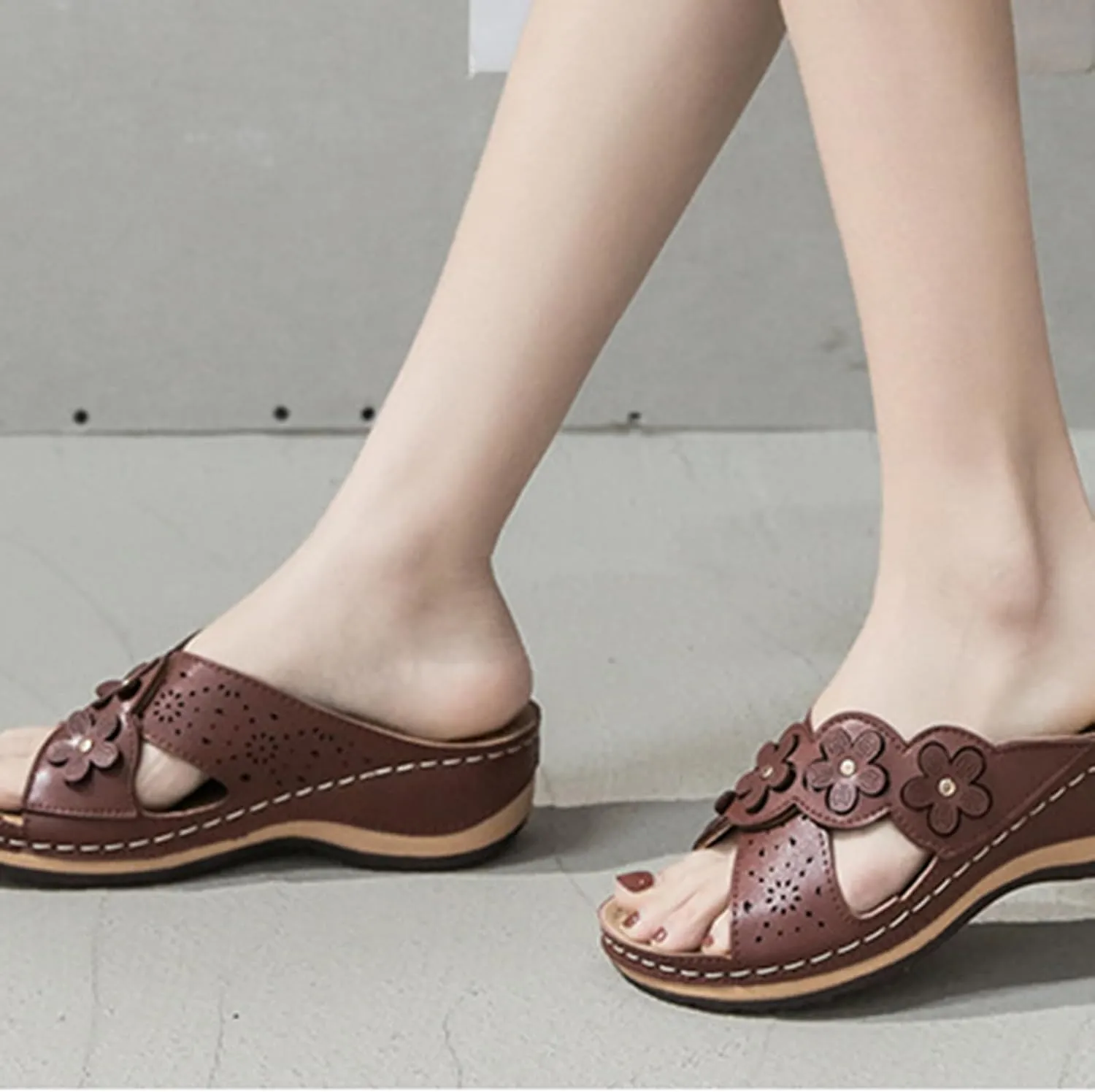 Orthopedic Sandals for Women Slip On Open Toe Slippers Outdoor Sandals Low Wedges Walking Shoes with Arch Support Vacation Beach Shoes 2025 Bohemian Sandal