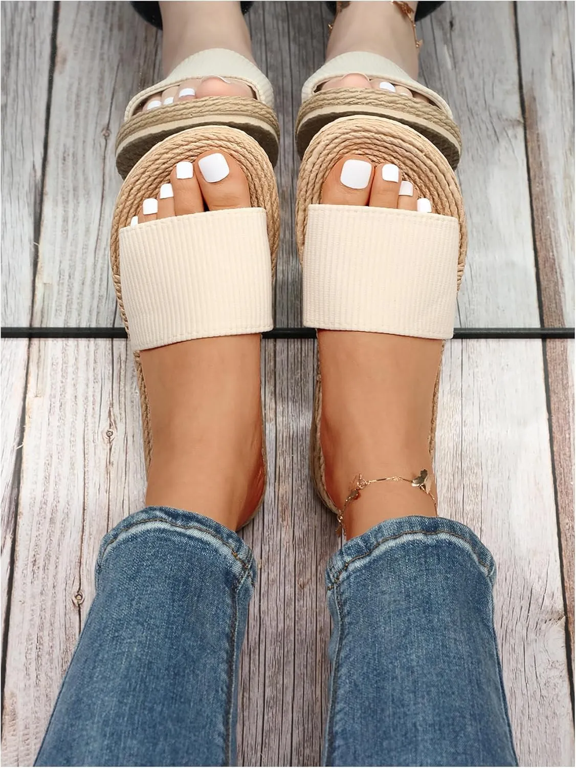 OYOANGLE Women's Single Band Woven Straw Flat Sandals Open Toe Boho Beach Vacation Sandal Slippers