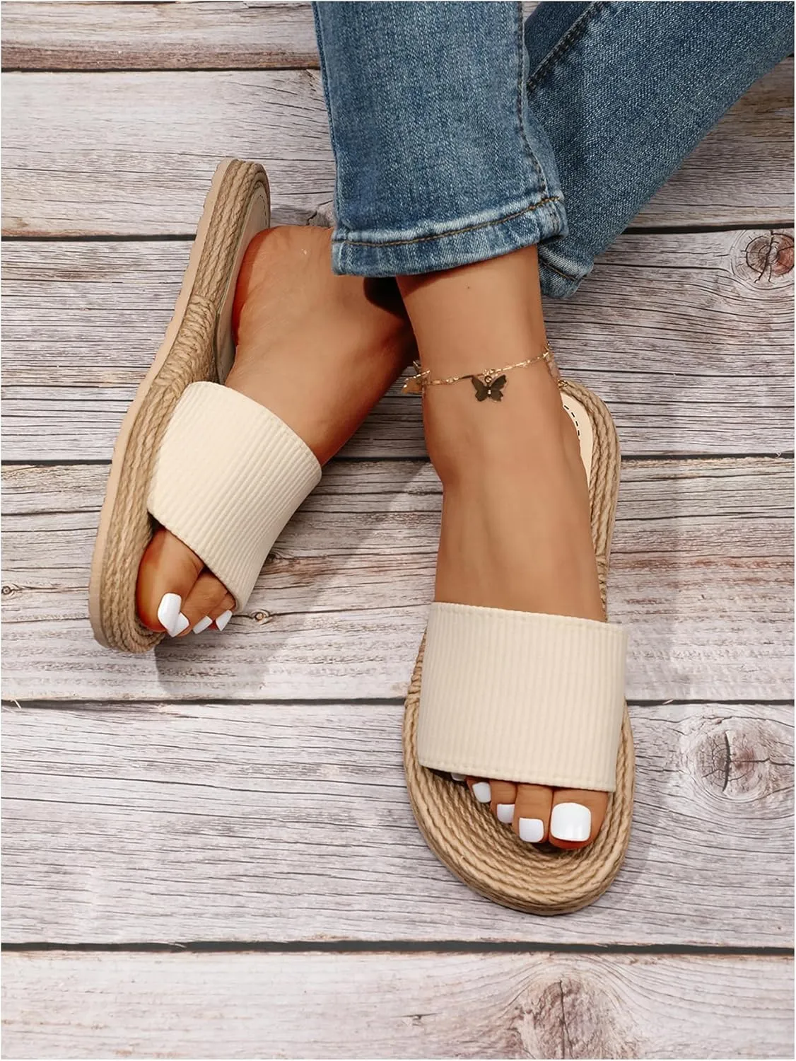 OYOANGLE Women's Single Band Woven Straw Flat Sandals Open Toe Boho Beach Vacation Sandal Slippers