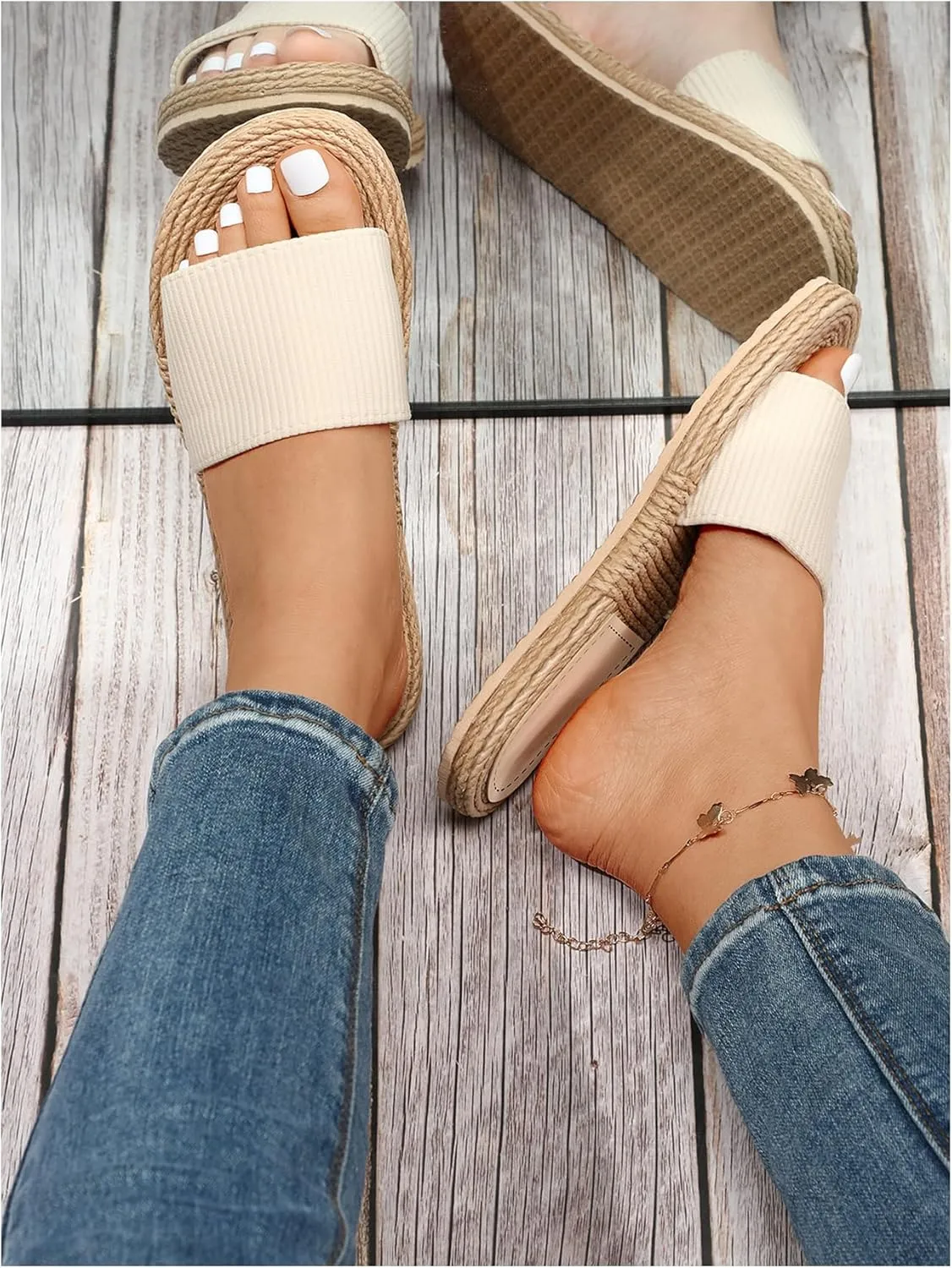 OYOANGLE Women's Single Band Woven Straw Flat Sandals Open Toe Boho Beach Vacation Sandal Slippers