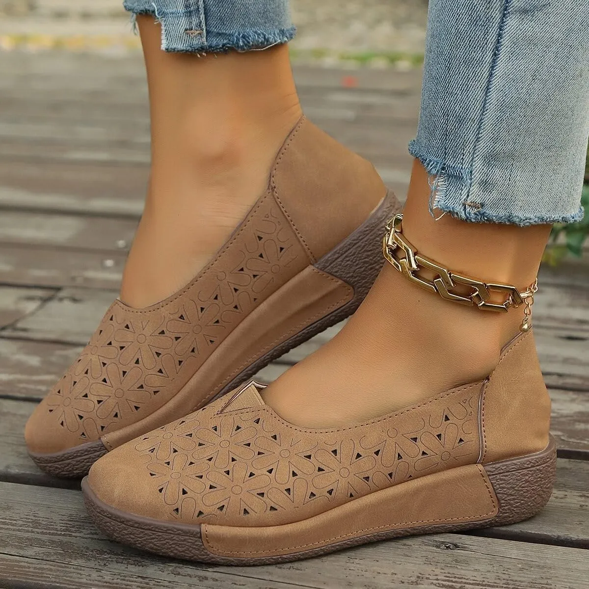 Womens Casual Loafers Shoes Slip On Hollow Out Breathable Walking Shoes Comfort Wear Shoe for Women Nurses Shoe Wide Width Dressy Vintage Closed Toe Sandals 2025 Fashion