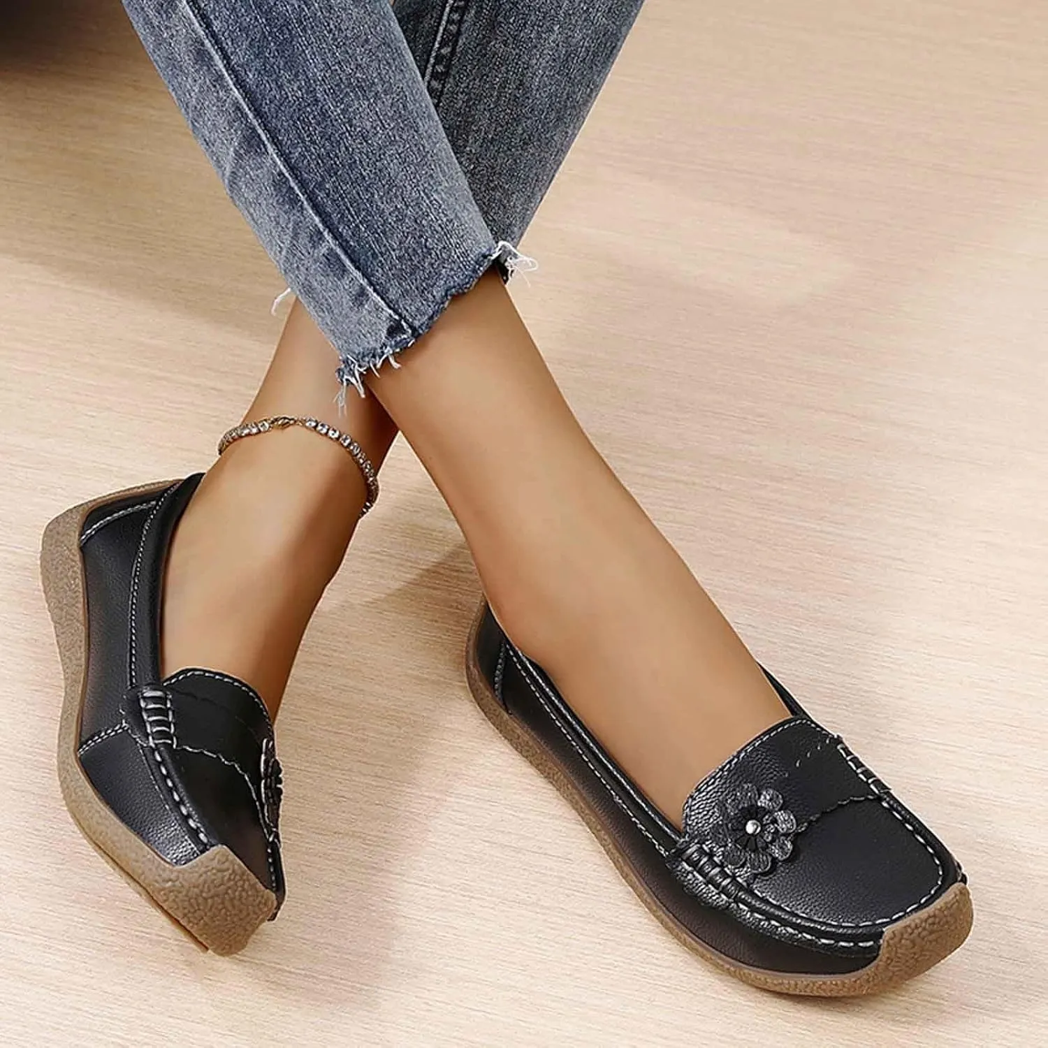 Women's Casual Slip-On Loafers Comfortable Arch Support Flat Sole Everyday Walking Shoes for Women Lightweight Breathable
