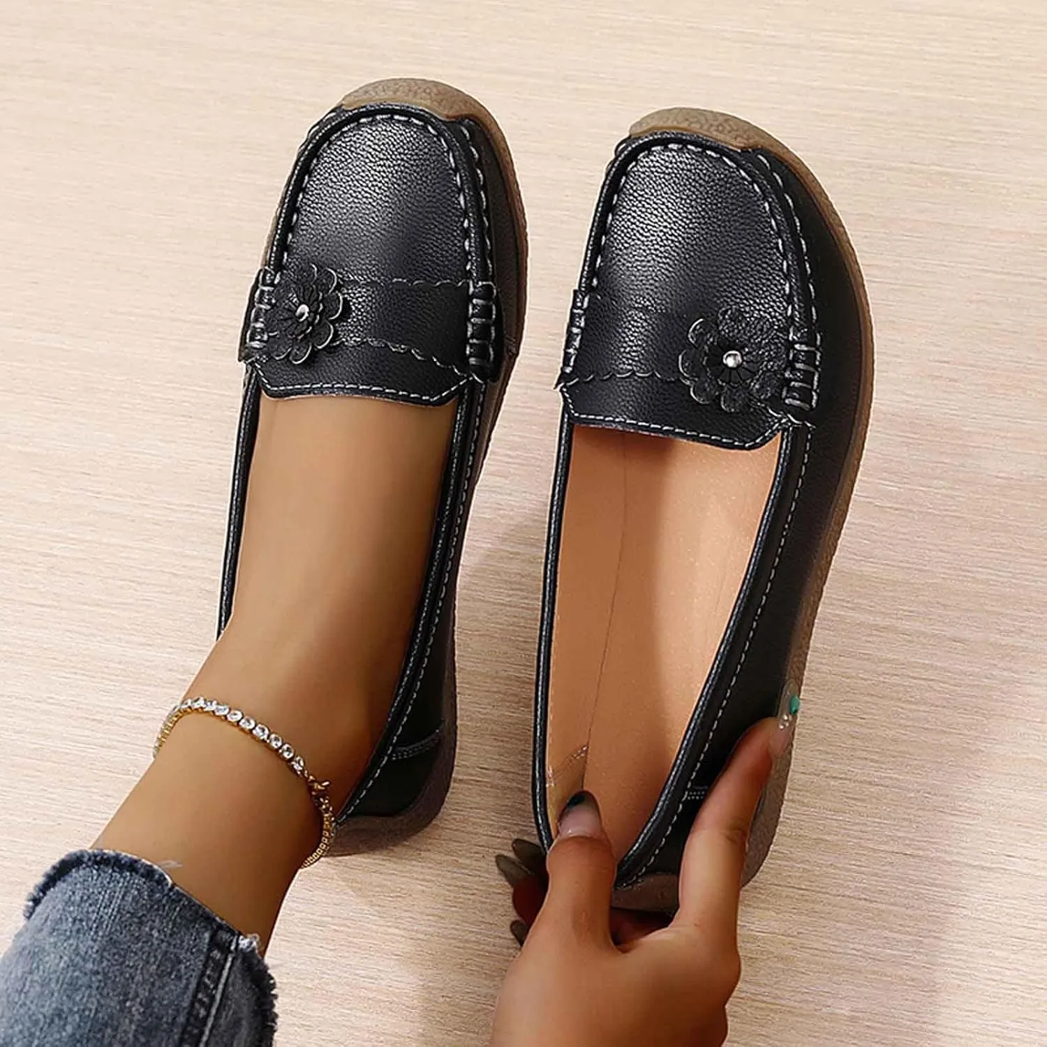 Women's Casual Slip-On Loafers Comfortable Arch Support Flat Sole Everyday Walking Shoes for Women Lightweight Breathable