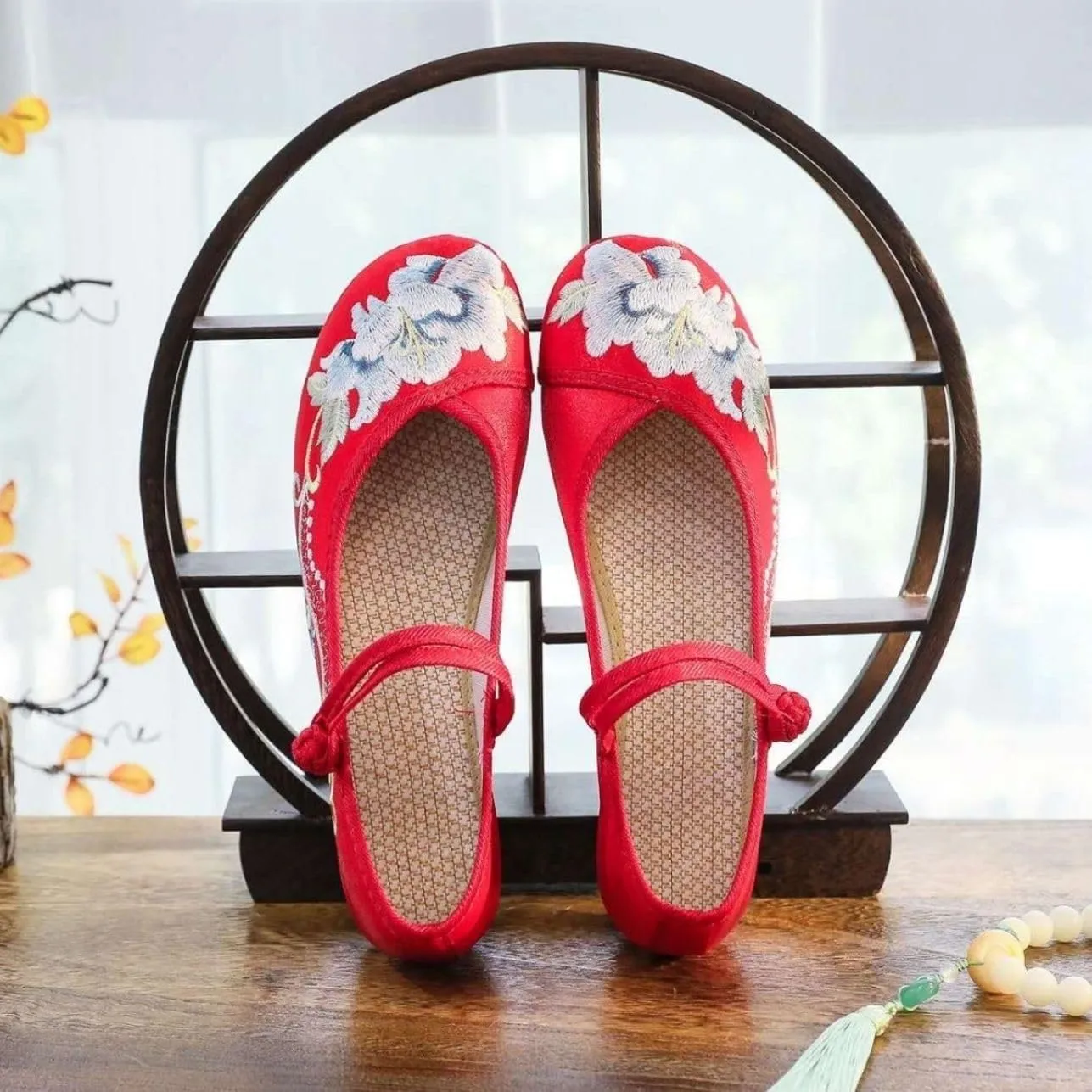 Women's Chinese Traditional Flower Embroidered Flat Shoes Elegant Satin Cheongsam Hanfu Shoes Vintage Mary Jane Shoes Lightweight Comfort Work Walking Shoes