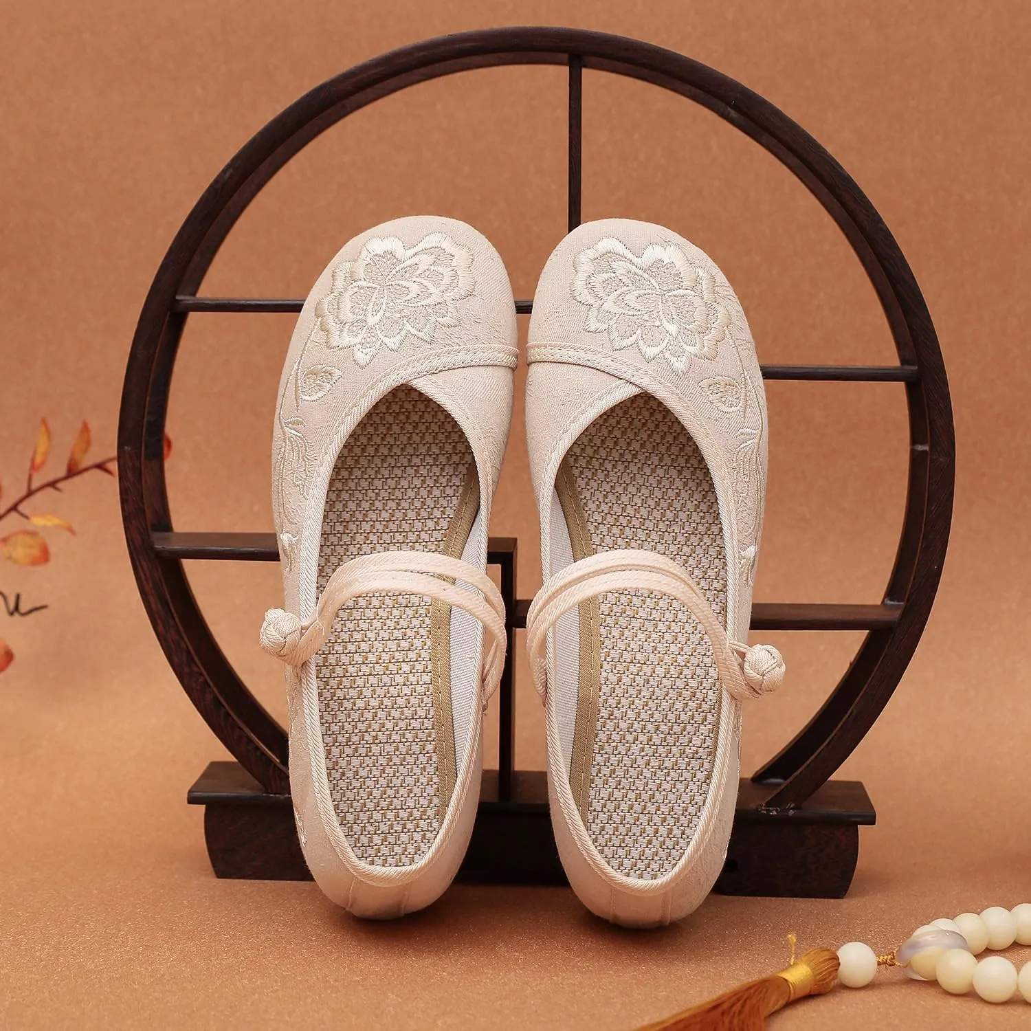 Women's Classic Chinese Style Embroidered Flower Shoes Lightweight Comfort Work Walking Flat Shoes Elegant Cheongsam Hanfu Shoes Casual Mary Jane Shoes(Beige,7.5)