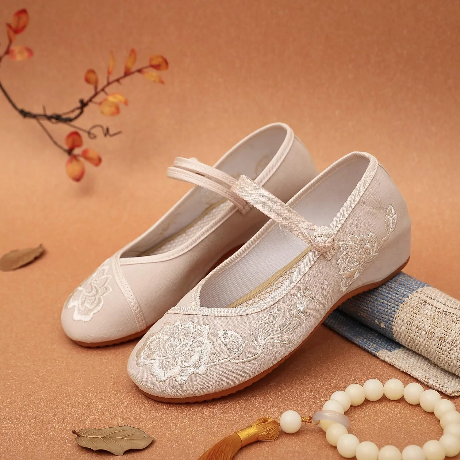 Women's Classic Chinese Style Embroidered Flower Shoes Lightweight Comfort Work Walking Flat Shoes Elegant Cheongsam Hanfu Shoes Casual Mary Jane Shoes(Beige,7.5)