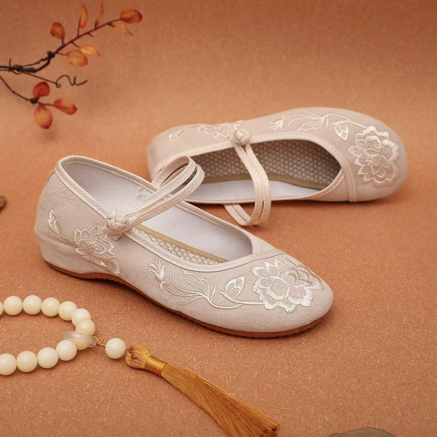 Women's Classic Chinese Style Embroidered Flower Shoes Lightweight Comfort Work Walking Flat Shoes Elegant Cheongsam Hanfu Shoes Casual Mary Jane Shoes(Beige,7.5)